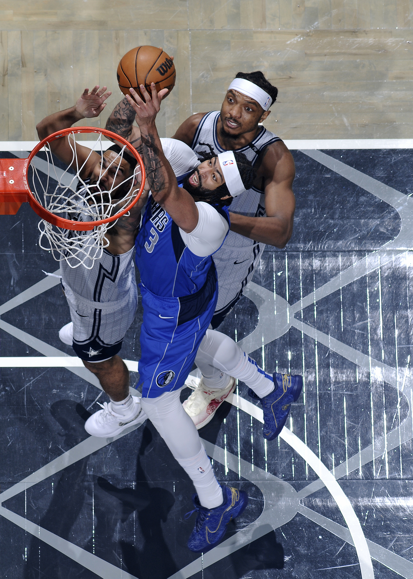 包含独行侠客场战胜魔术，赢得胜利，全场震撼的词条