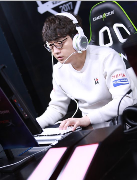 开云下载-C9翻盘T1，Deft拿下关键大龙宿命之战半决赛，让粉丝疯狂欢呼