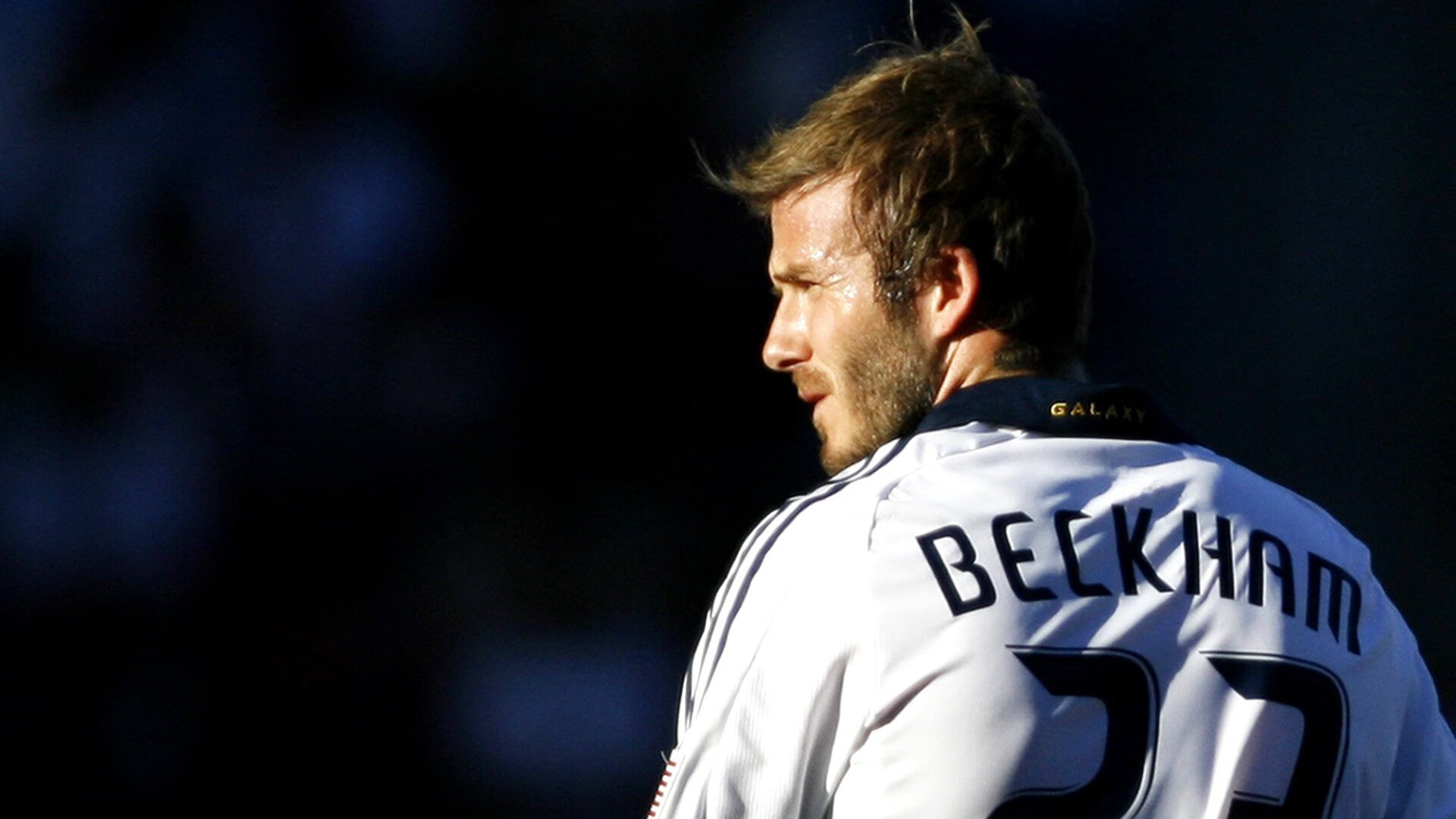 从利拉德绝杀到莫兰特封神,当团队基石遇见孤胆英雄,篮球哲学的两极狂欢