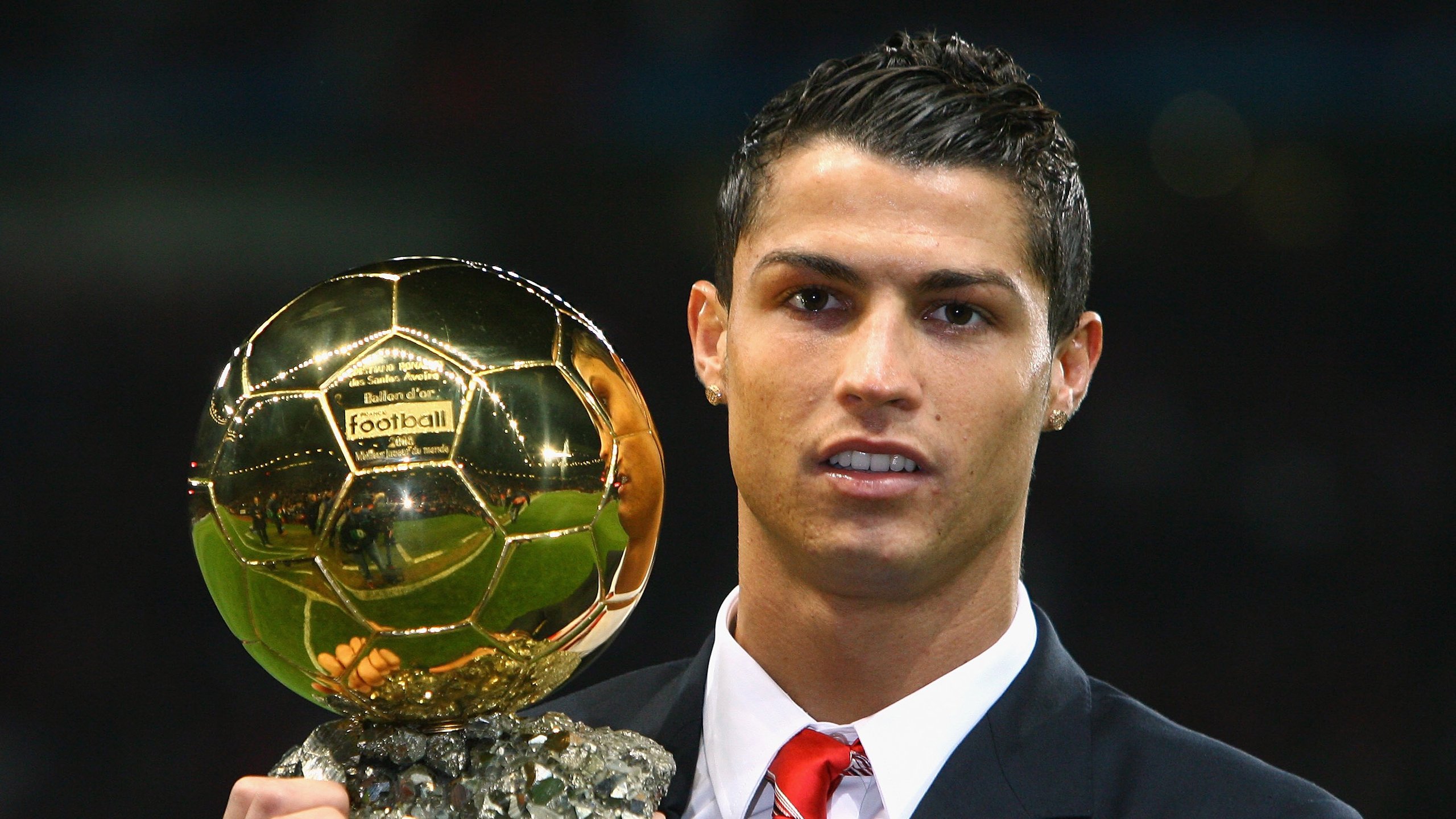 欧冠烽火,喀麦隆之星收割马赛,穆勒关键先生定乾坤